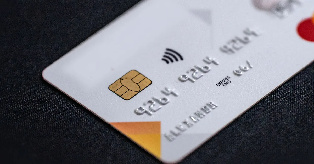 Creditcard symboliseert betalen en besparen op energiekosten